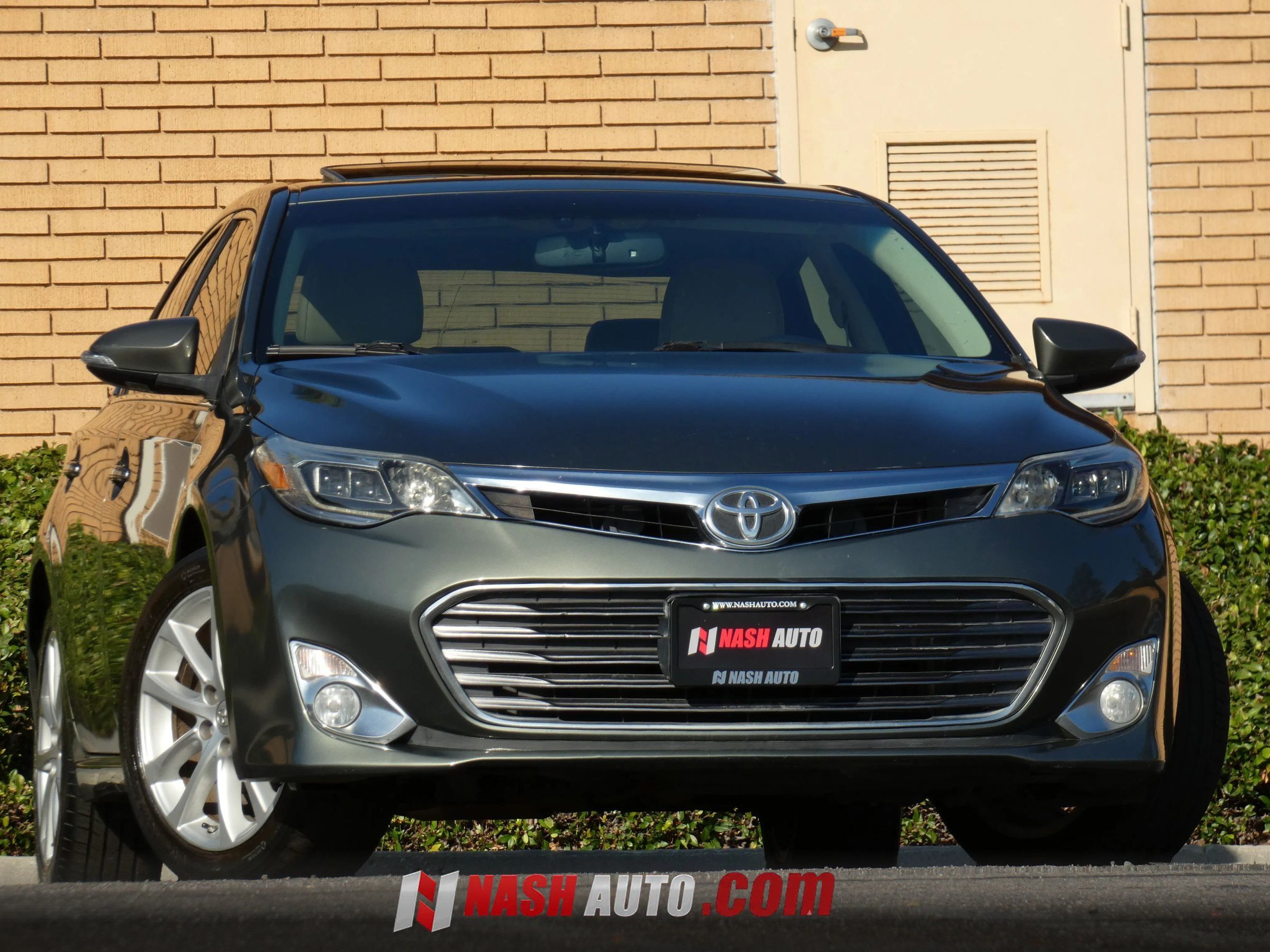 Used 2013 Toyota Avalon Limited FWD image 1