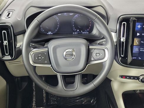 Used 2019 Volvo XC40 T5 Momentum AWD/4WD image 12