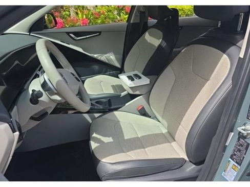 Used 2023 Kia Niro Wave w/ Wave Preserve Package FWD image 5