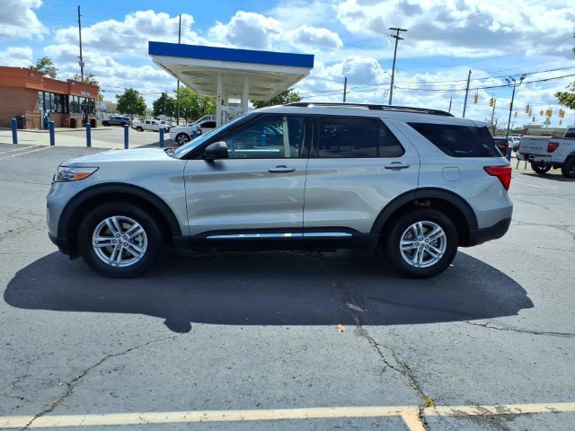 Used 2023 Ford Explorer XLT AWD/4WD image 4