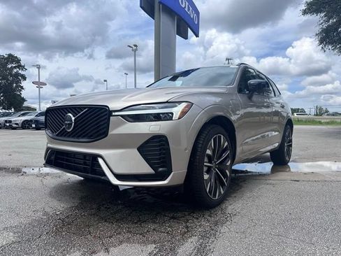 Certified 2026 Volvo XC60 T8 Ultra w/ Climate Package AWD/4WD image 3