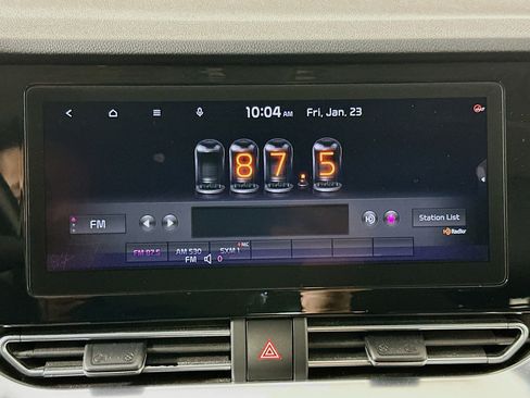 Used 2022 Kia Niro EX image 21