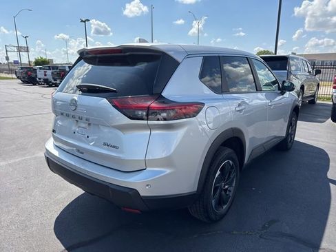 Used 2024 Nissan Rogue SV AWD/4WD image 3
