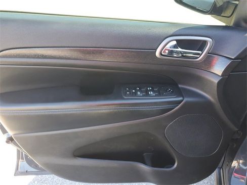 Used 2018 Jeep Grand Cherokee Laredo image 20