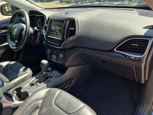 Used 2019 Jeep Cherokee Trailhawk w/ Comfort/Convenience Group AWD/4WD image 26
