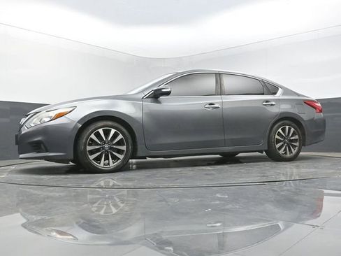 Used 2017 Nissan Altima 2.5 SL FWD image 37