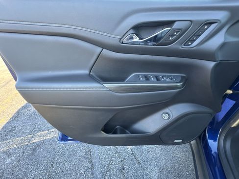 Used 2023 GMC Acadia SLT w/ Elevation Edition image 23