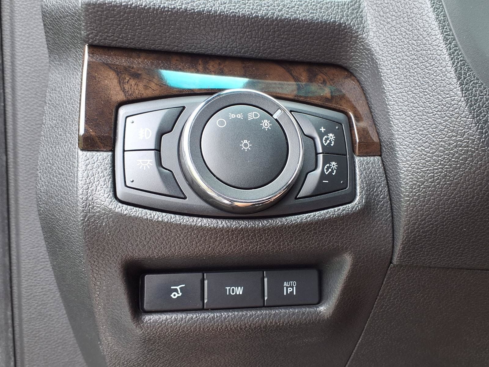 Used 2015 Ford Explorer Limited w/ Equipment Group 302A AWD/4WD image 19