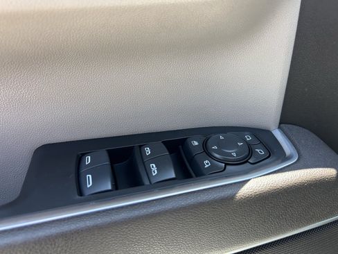 Used 2025 GMC Sierra 1500 SLT RWD image 16