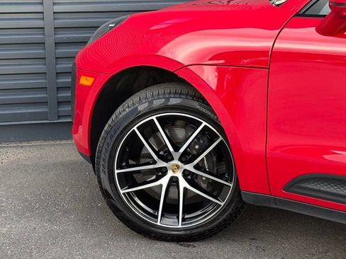 Used 2025 Porsche Macan image 12