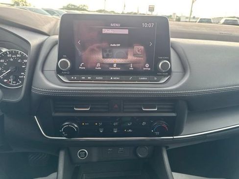 Used 2023 Nissan Rogue S FWD image 30