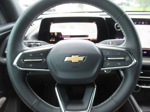 Used 2026 Chevrolet Traverse LT FWD image 23
