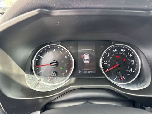 Used 2019 Toyota RAV4 XLE FWD image 15