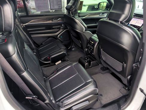 Used 2021 Jeep Grand Cherokee L Overland w/ Luxury Tech Group IV image 13