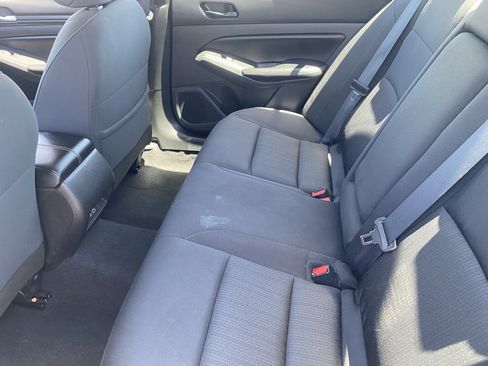 Used 2024 Nissan Altima 2.5 SV FWD image 16
