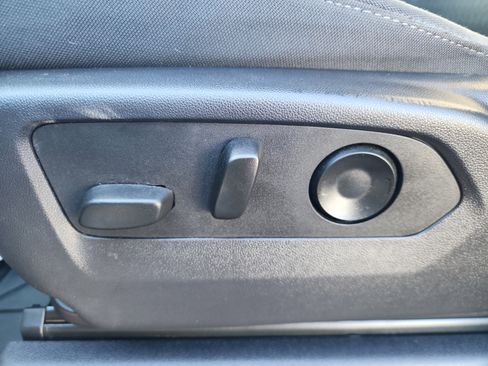 Used 2024 Chevrolet Silverado 2500 Custom w/ Custom Value Package image 12