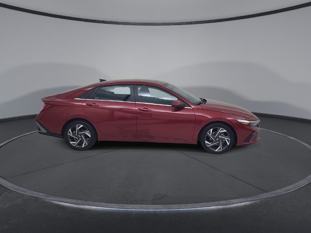 Used 2025 Hyundai Elantra SEL FWD image 19