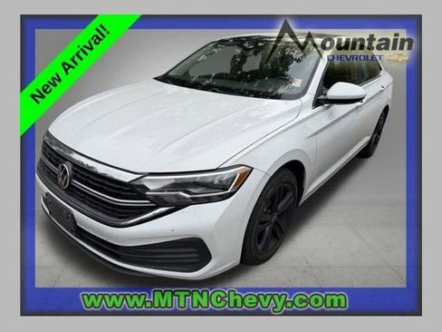 Used 2022 Volkswagen Jetta SE FWD image 1