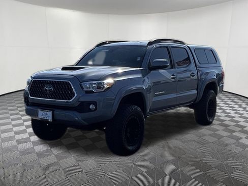 Used 2019 Toyota Tacoma TRD Sport w/ Technology Package AWD/4WD image 3