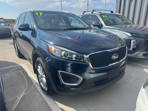 Used 2017 Kia Sorento AWD w/ LX Convenience Package image 5