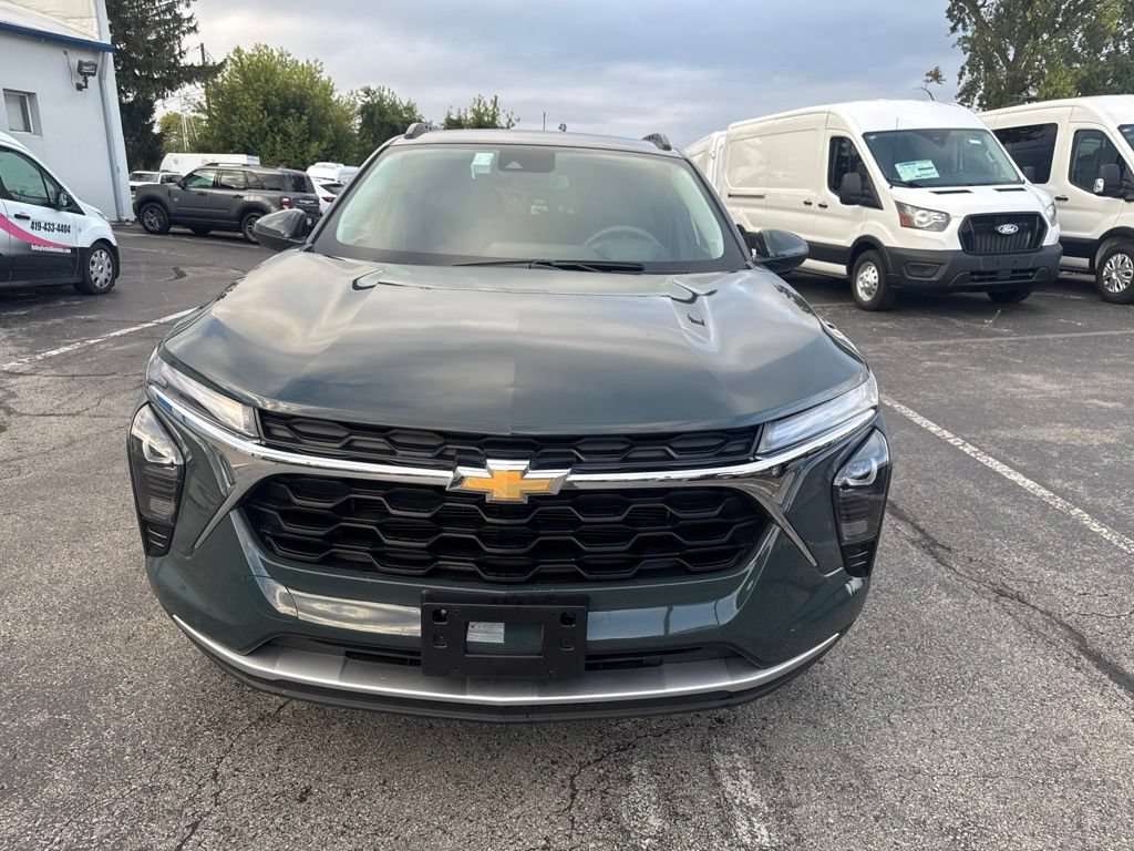 Used 2025 Chevrolet Trax LT FWD image 9