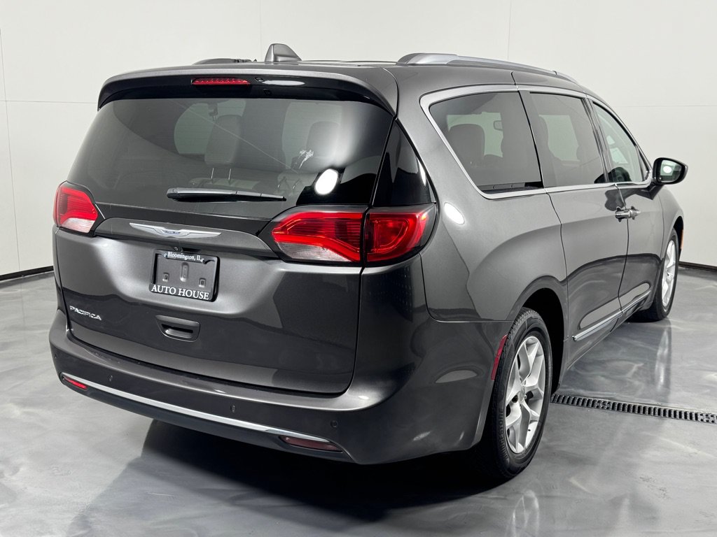 Used 2017 Chrysler Pacifica Touring-L Plus w/ Tire & Wheel Group FWD image 5