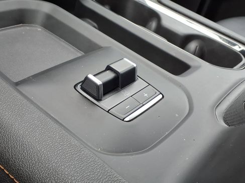 Used 2024 GMC Sierra 2500 AT4 w/ AT4 Preferred Package image 16