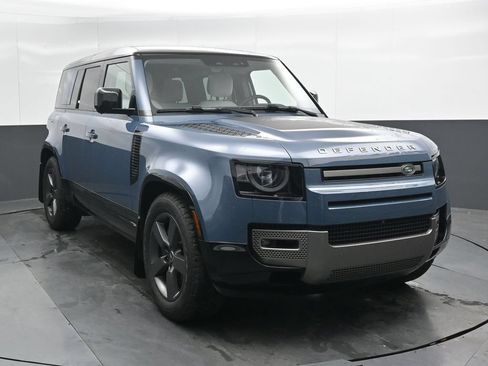 Used 2025 Land Rover Defender 110 X-Dynamic SE AWD/4WD image 4