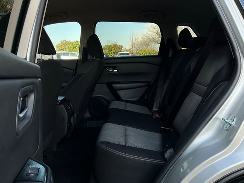 Used 2025 Nissan Rogue SV image 12