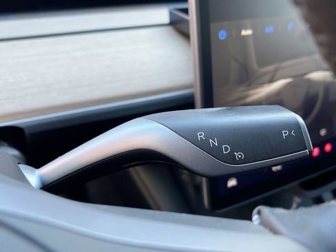 Used 2023 Tesla Model 3 Standard Range image 15