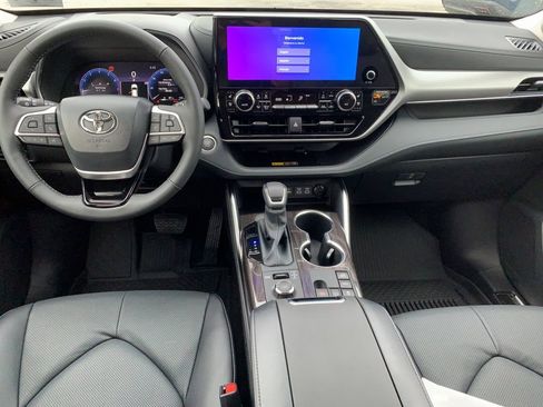 New 2026 Toyota Highlander Platinum AWD/4WD image 15