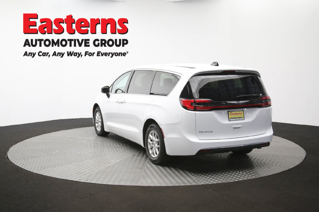 Used 2023 Chrysler Pacifica Touring-L FWD image 69