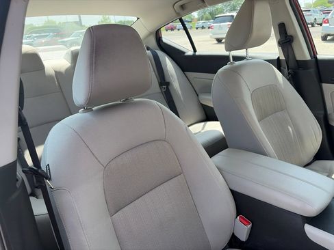 Used 2025 Nissan Altima 2.5 SV FWD image 12