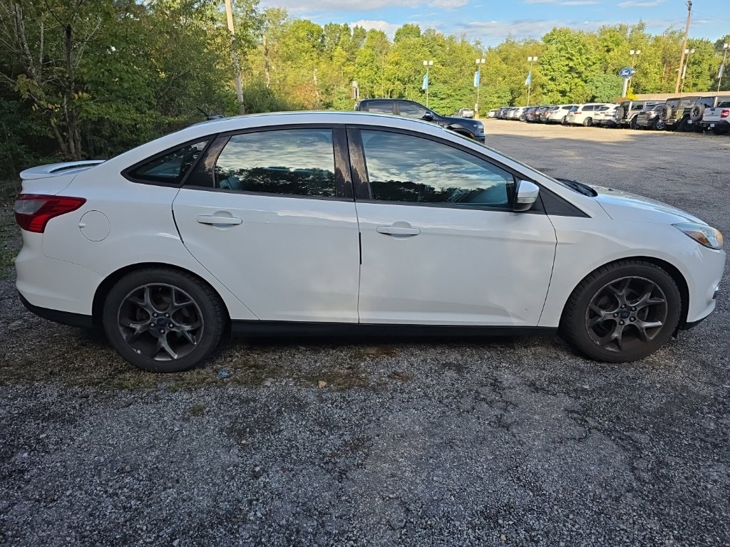 Used 2014 Ford Focus SE w/ Equipment Group 201A FWD image 9