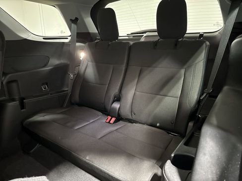 Used 2023 Ford Explorer XLT AWD/4WD image 23