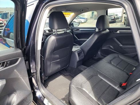 Used 2017 Volkswagen Passat 1.8T R-Line w/ R-Line Lighting Package FWD image 24