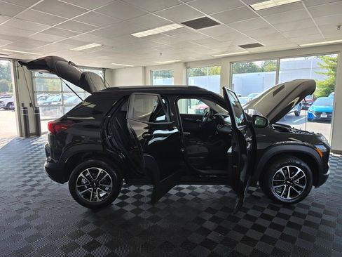 Used 2025 Chevrolet TrailBlazer LT AWD/4WD image 17