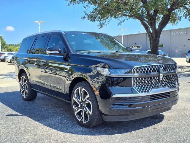 New 2027 Lincoln Navigator Reserve AWD/4WD image 4