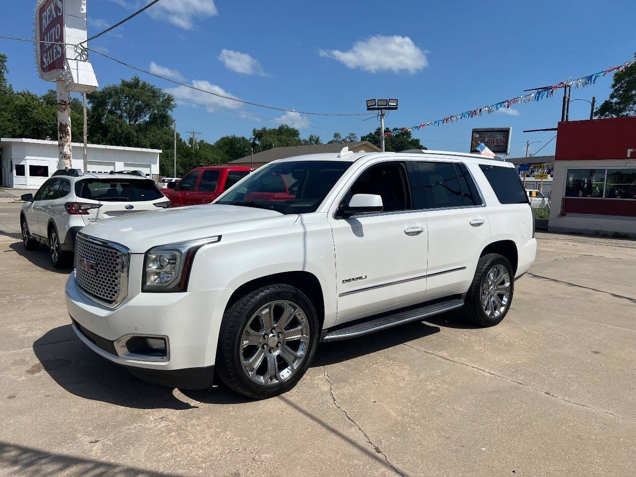 Used 2017 GMC Yukon Denali w/ Open Road Package AWD/4WD image 2