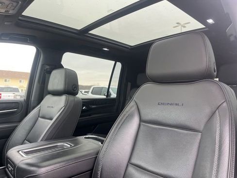 Used 2023 GMC Yukon XL Denali image 17