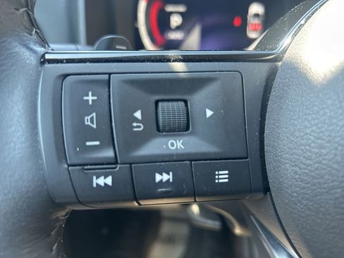 Used 2024 Nissan Rogue SL AWD/4WD image 19