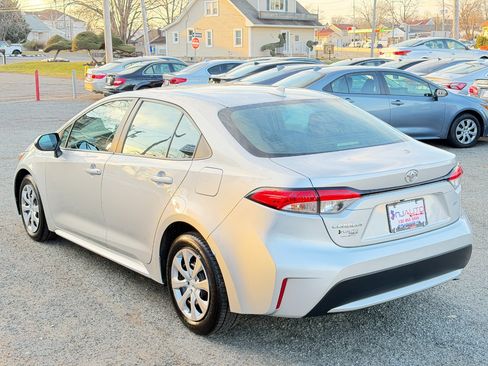 Used 2021 Toyota Corolla LE image 6