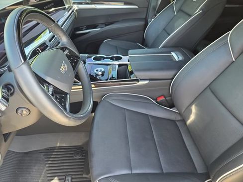 Used 2026 Cadillac Escalade Luxury w/ Touring Package AWD/4WD image 11