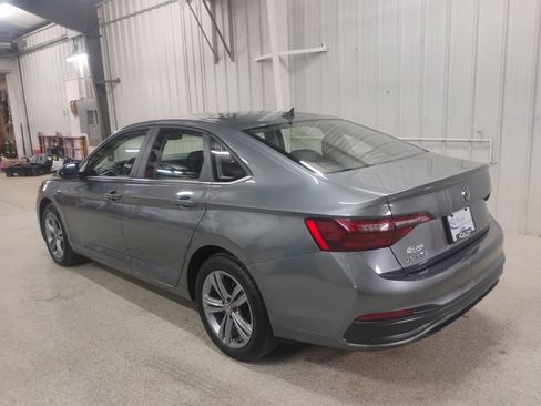 Used 2024 Volkswagen Jetta SE image 3