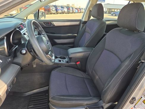 Used 2019 Subaru Outback 2.5i AWD/4WD image 16