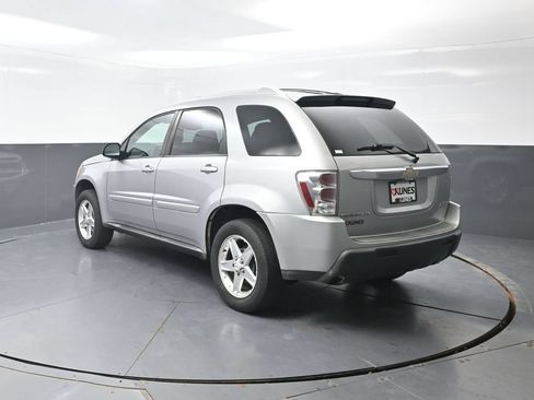 Used 2005 Chevrolet Equinox LT w/ Preferred Equipment Group AWD/4WD image 9