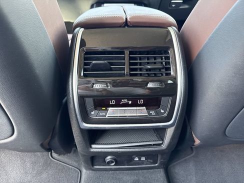 Used 2025 BMW X7 xDrive40i w/ Premium Package AWD/4WD image 32