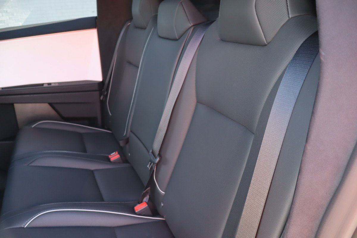 Used 2024 Tesla Cybertruck AWD Crew Cab image 42