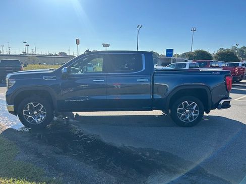 Used 2023 GMC Sierra 1500 SLT w/ SLT Premium Package image 4