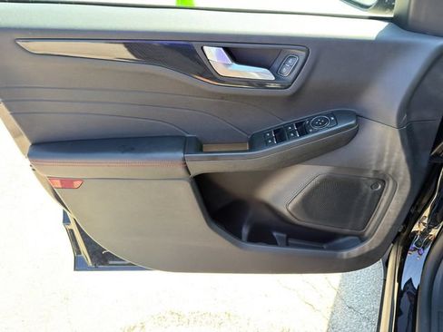 Used 2025 Ford Escape ST-Line w/ Equipment Group 301A FWD image 18